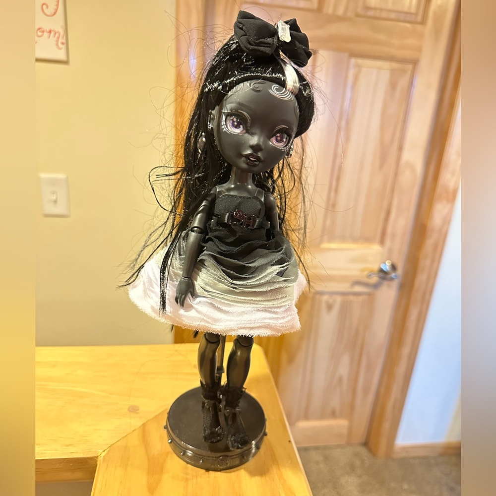 Shadow High Series 1 Shanelle Onyx doll